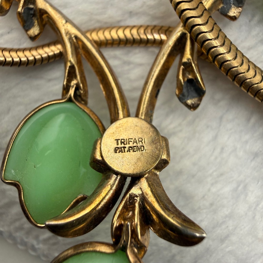 Vintage Trifari Leaf Vine Necklace Green Gold Tone Statement Women 13.5 in - Picture 6 of 11